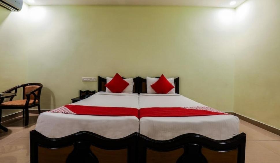 Hotel Meridian Grand Шамшабад Экстерьер фото
